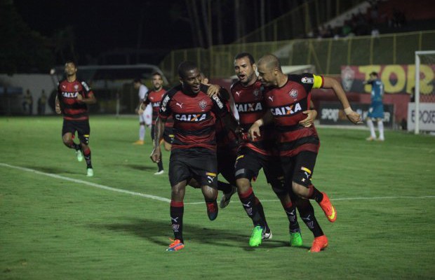  Vitória goleia e passa pra semifinal