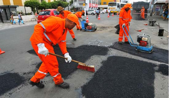  Localidades de Salvador recebem equipes da Operaçāo Tapa-Buracos