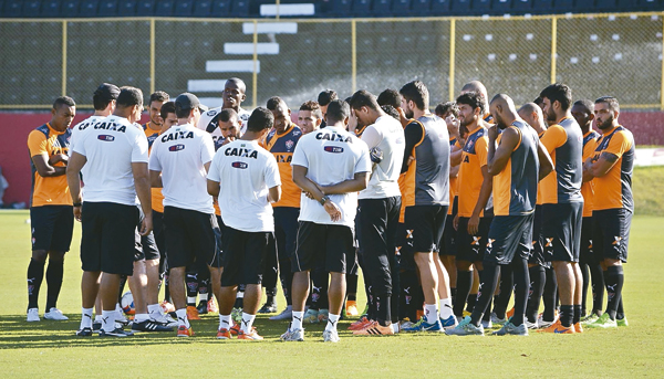  Há três jogos sem vencer, Mancini dá ‘puxão de orelha’ em elenco do Vitória