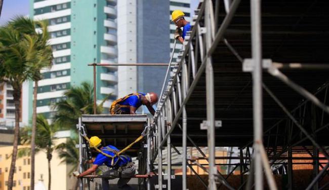  Camarotes são embargados por fiscais da SRTE