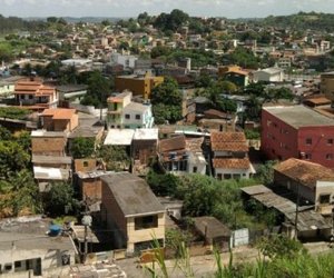  Em janeiro deste ano pelo menos cinco pessoas ficaram feridas depois de caírem de um ônibus na Avenida Bonocô. O coletivo foi assaltado por um homem armado e depois que o bandido desceu do carro, o motorista arrastou o veículo. No momento havia muitas pessoas na porta e alguns passageiros caíram. O motorista do ônibus não parou para prestar socorro.