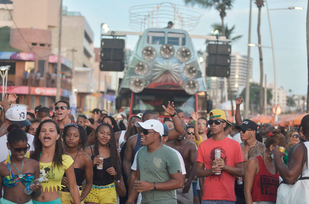  Segundo dia de pré-Carnaval leva 35 atrações para a Barra