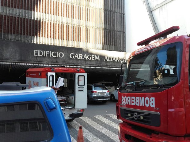  Carro despenca vários andares em prédio no Comércio