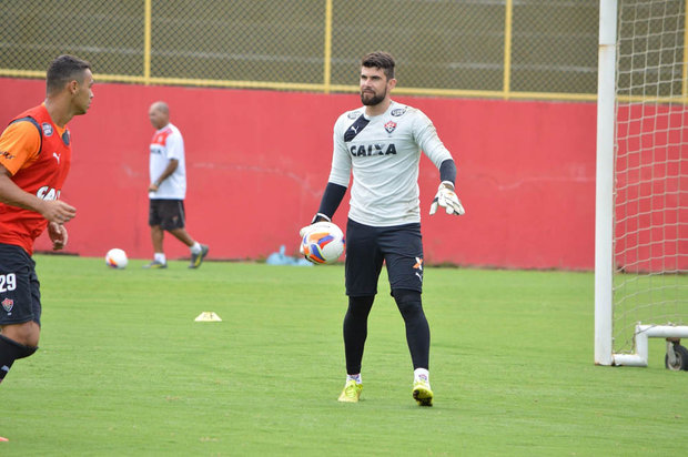  Após três jogos de fora, Fernando Miguel pode retornar ao gol do Vitória