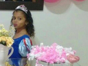  Menina é morta a tiros em assalto a lanchonete da mãe: ‘Tinha R$ 7 só. Ele voltou e atirou’