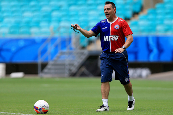  Após triunfo em Fortaleza, Doriva prega pés no chão e convoca torcida para o jogo da volta