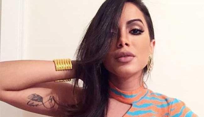  Anitta repreende segurança que tentou expulsar fã do palco