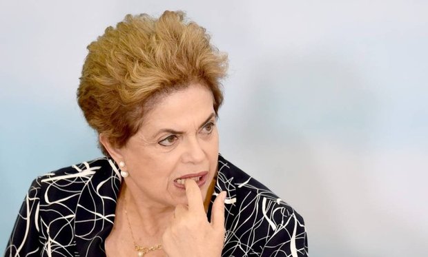  Dilma terá salário, segurança e transporte durante afastamento