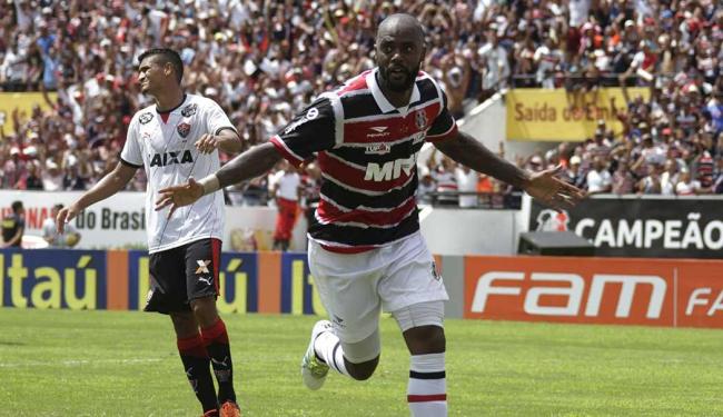  Vitória estreia mal e é goleado pelo Santa Cruz