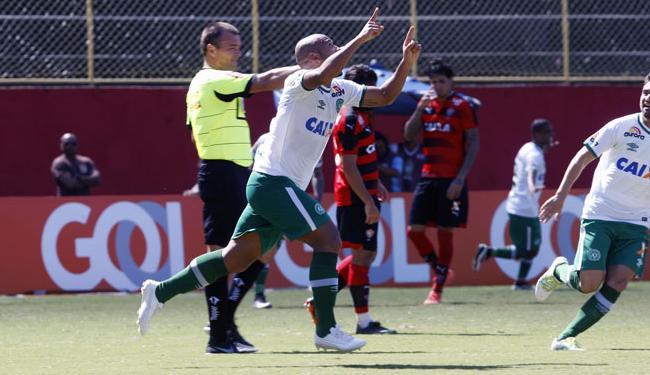  Vitória perde dentro de casa e se aproxima do Z-4