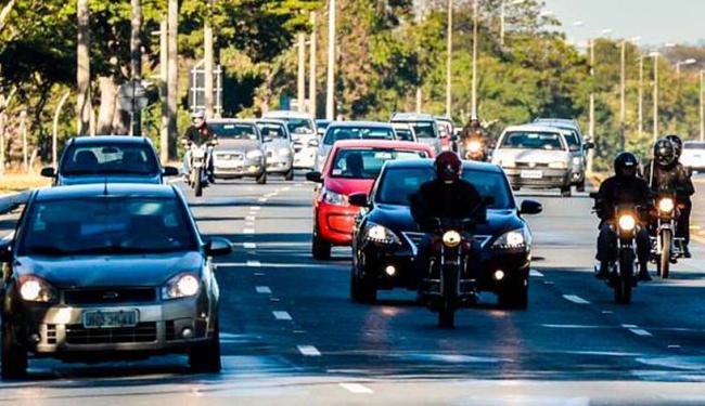  Uso do farol baixo em rodovia é obrigatório a partir de hoje