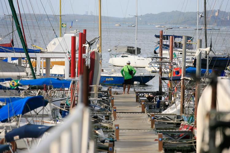  Encapuzados assustam navegantes na Baía de Todos-os- Santos