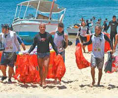  Toneladas de lixo já foram retiradas de praias de Salvador neste verão