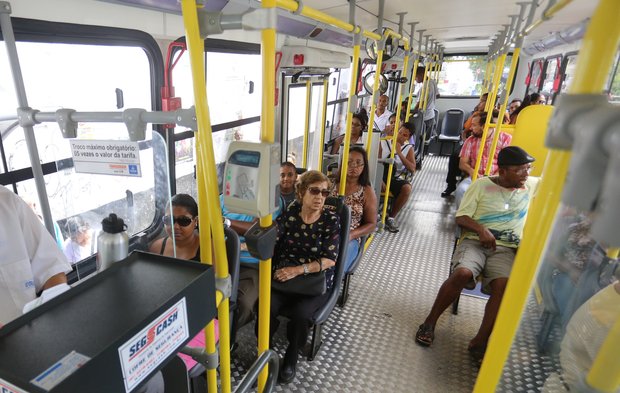  Polícia usa mulheres infiltradas em ônibus para combater assaltos em Salvador; entenda