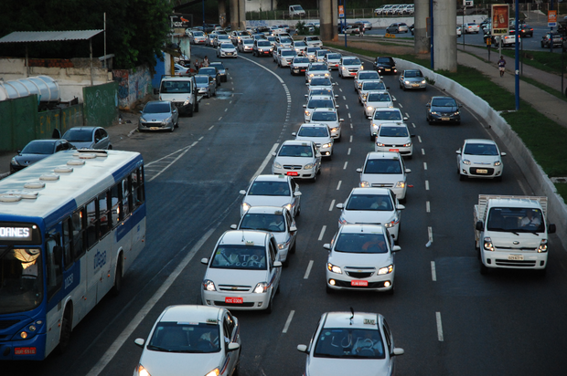  Táxis já podem compartilhar e baratear corridas em Salvador