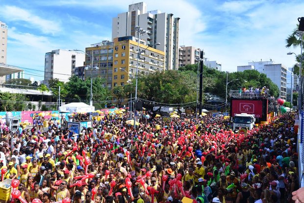  Último dia de Carnaval leva um multidão ao Circuito Osmar, no Campo Grande