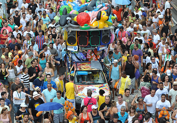  Foliões aproveitam pré-carnaval e dia de Furdunço na Barra