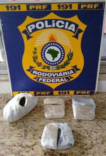  Polícia apreende 2 kg de haxixe na BR-116 que seriam levados para Recife