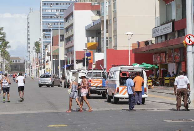  Comerciantes e moradores aprovam a volta da circulação de carros na Barra nesta segunda