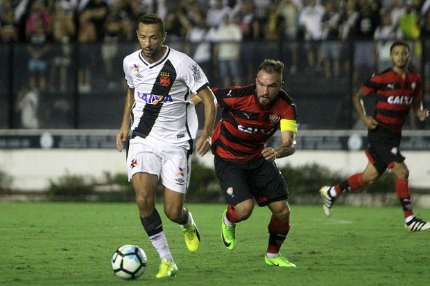  Leão abre o placar contra o Vasco, mas leva gol no fim