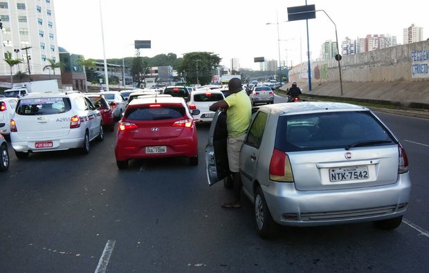  Protesto contra reformas fecha vias de acesso na região do Iguatemi