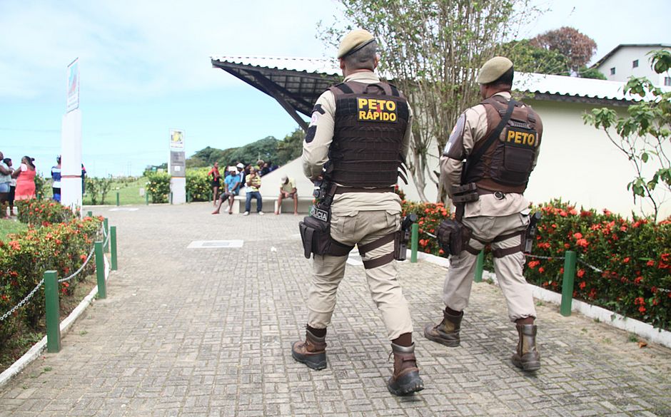  POLÍCIA ACOMPANHA ENTERRO DE TRAFICANTE