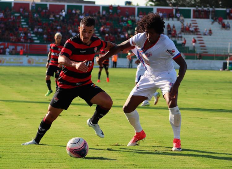  Vitória empata com Bahia de Feira