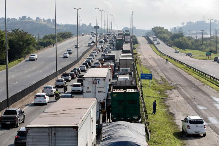  Forças Armadas vão garantir abastecimento, diz governo