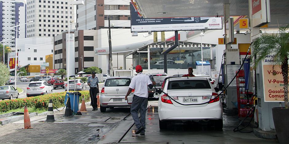  Salvador tem 80% dos postos com combustível e fila diminui