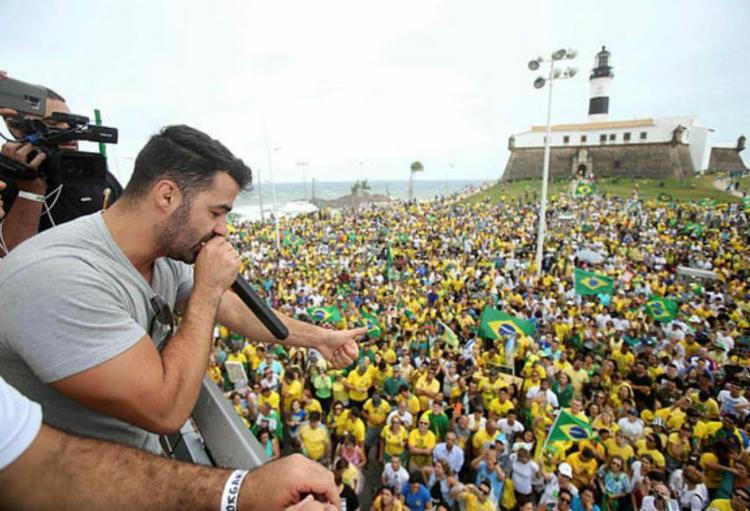  Simpatizantes fazem ato Pró-Bolsonaro no Farol da Barra