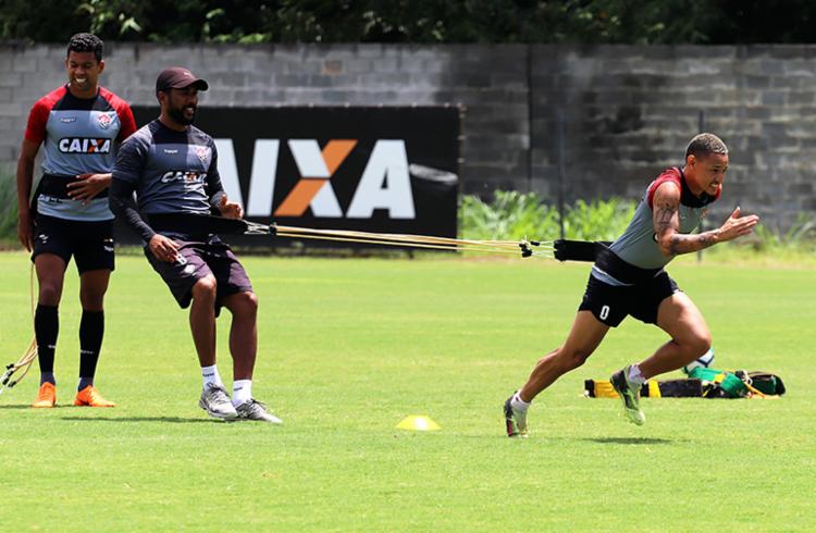  Vitória foca no Corinthians e treina em dois turnos na Toca