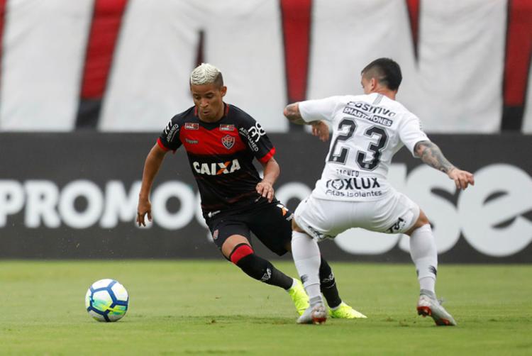  Vitória empata depois de sofrer virada nos minutos finais