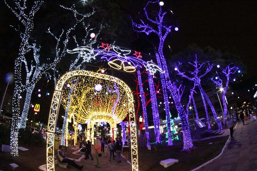  PREFEITURA INAUGURA ILUMINAÇÃO E DECORAÇÃO NESTA TERÇA