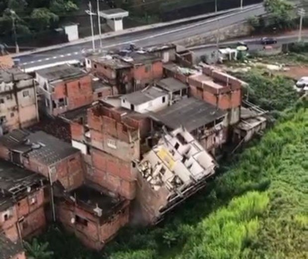  DESABAMENTO NO BAIRRO DE NARANDIBA