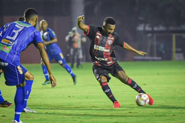  VITÓRIA VENCE NA ESTRÉIA DO BAIANÃO