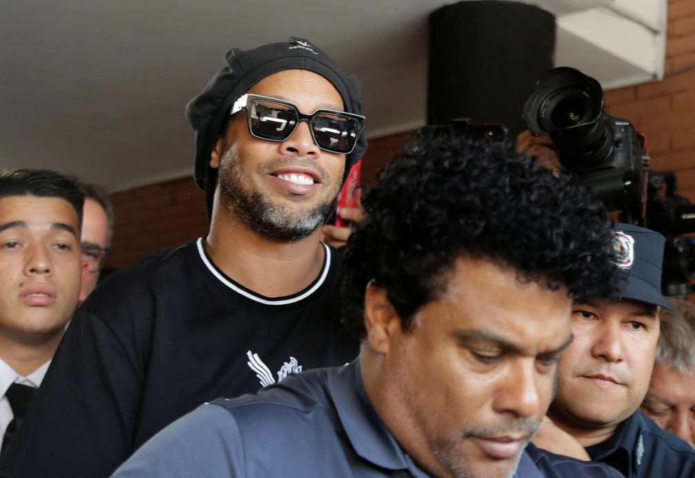  RONALDINHO GAÚCHO É DETIDO NO PARAGUAI COM DOCUMENTO FALSO