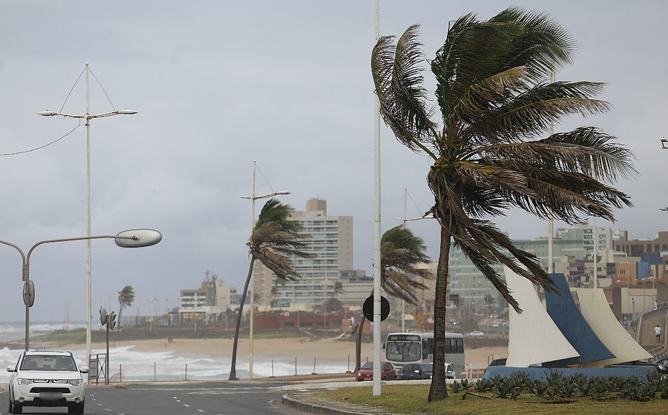  FRENTE FRIA ATINGE SALVADOR