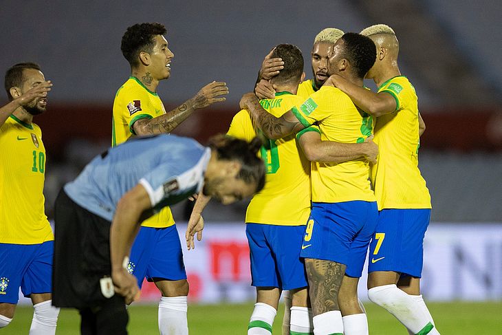  BRASIL VENCE URUGUAI E SEGUE NAS ELIMINATÓRIAS