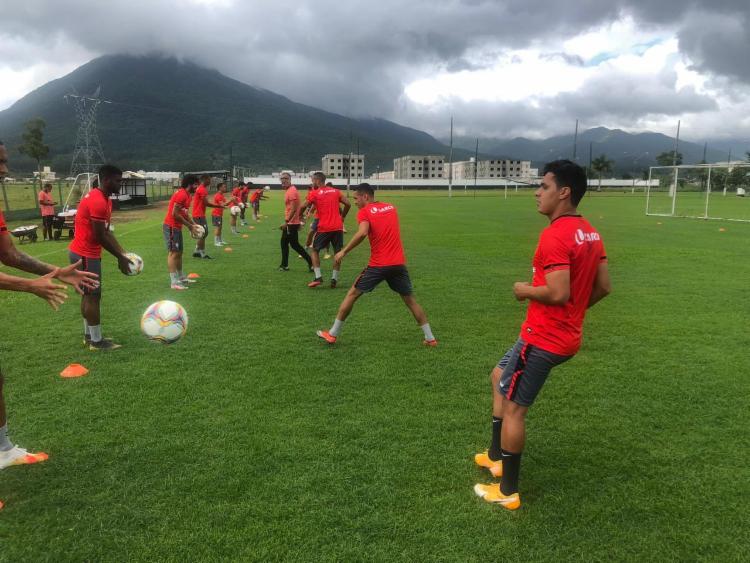  VITÓRIA ENFRETA O AVAÍ E LUTA  CONTRA O REBAIXAMENTO