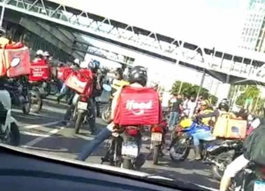  MOTOBOYS FAZEM PROTESTO APÓS MORTE DE MOTOCICLISTA NA AV. ACM