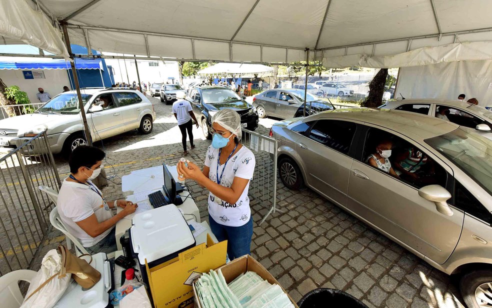  VACINA PARA GRUPOS PRIORITÁRIOS É RETOMADA EM SALVADOR