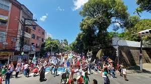  ESTUDANTES DA UFBA FAZEM PROTESTO NA CAPITAL