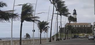  INMET EMITE ALERTA LARANJA  QUE SINALIZA CHUVAS INTENSAS E VENTOS FORTES NA BAHIA.