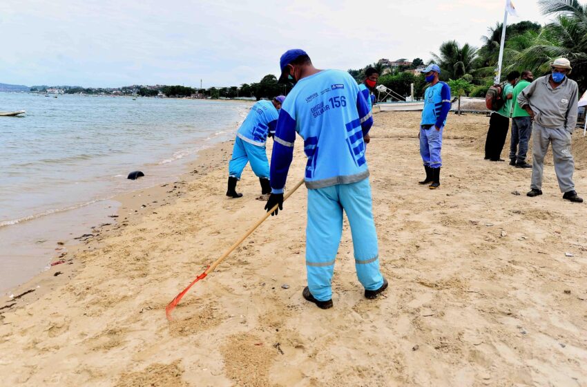  Limpurb promove ações educativas nas praias de Salvador