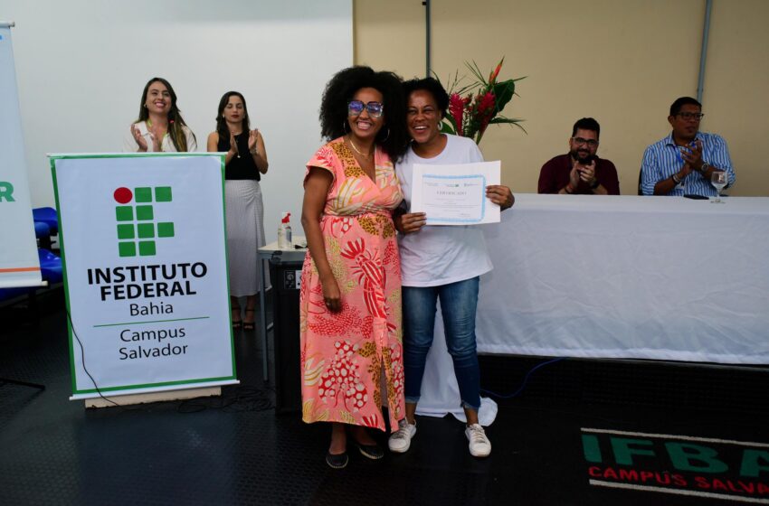  Prefeitura e Ifba certificam 327 estudantes em Qualificação Empreendedora para MEI