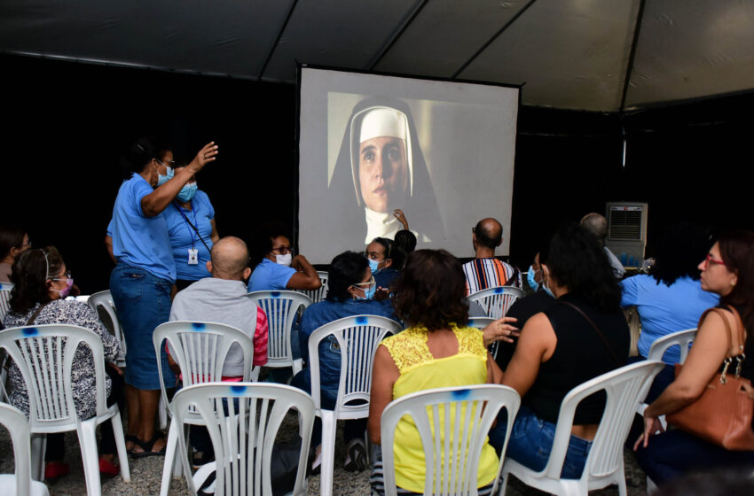  Cine Dulce atrai fiéis e admiradores de Santa Dulce ao Largo de Roma