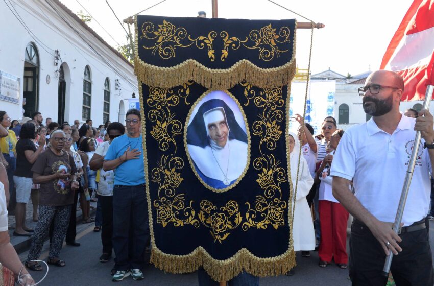  Fiéis de Santa Dulce dos Pobres celebram memória e legado da religiosa