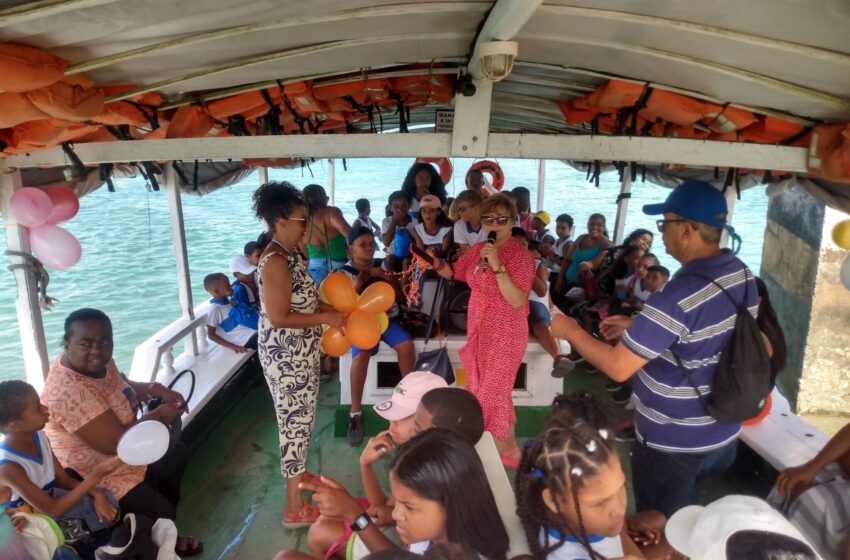  Crianças são apresentadas à literatura em passeios de barco na Ilha de Maré