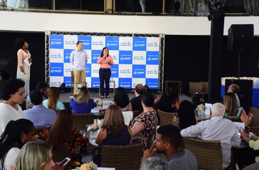  Prefeitura de Salvador homenageia servidores que foram destaque em 2023 durante evento no Comércio