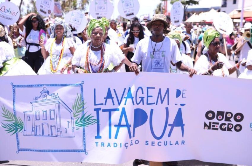  Lavagem de Itapuã reúne multidão de baianos e turistas na orla de Salvador